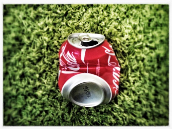 Eine hingeworfene Cola-Dose