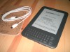 Das ist im Paket nach dem Auspacken: Kindle, USB-Kabel und Kurzanleitung