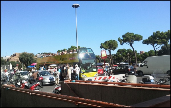 Touristen Cabrio in Rom