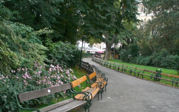 Wallpaper: Park in Wien (Anklicken zur Großansicht/Download)